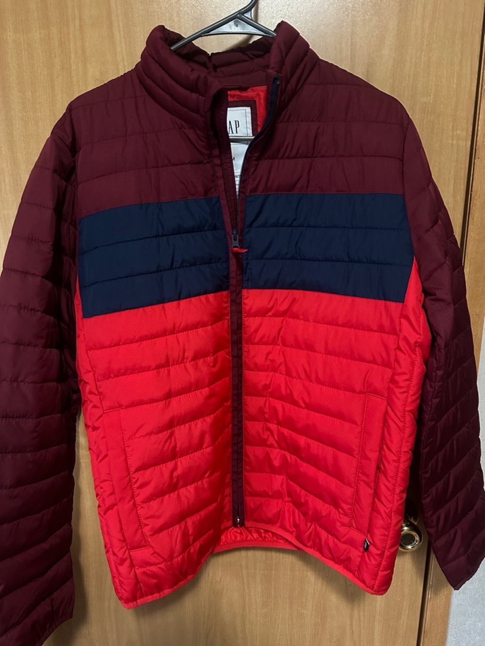 GAP Men’s Medium Quilted Puffer Jacket in Red, Navy & Burgundy